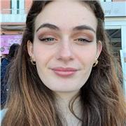 studentessa delle superiori al quarto anno che studia economia e lingue